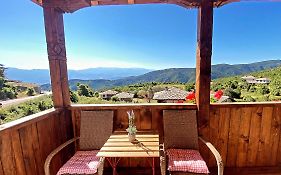 Rooms In Leshten
